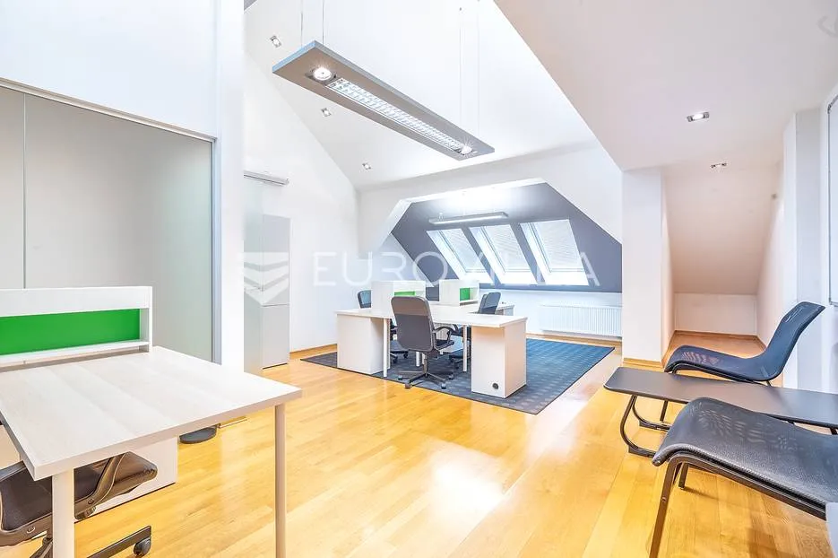 zagreb, maksimir, višesoban dvoetažan stan, ured 320 m² prvi kat i potkrovlje - slika 9