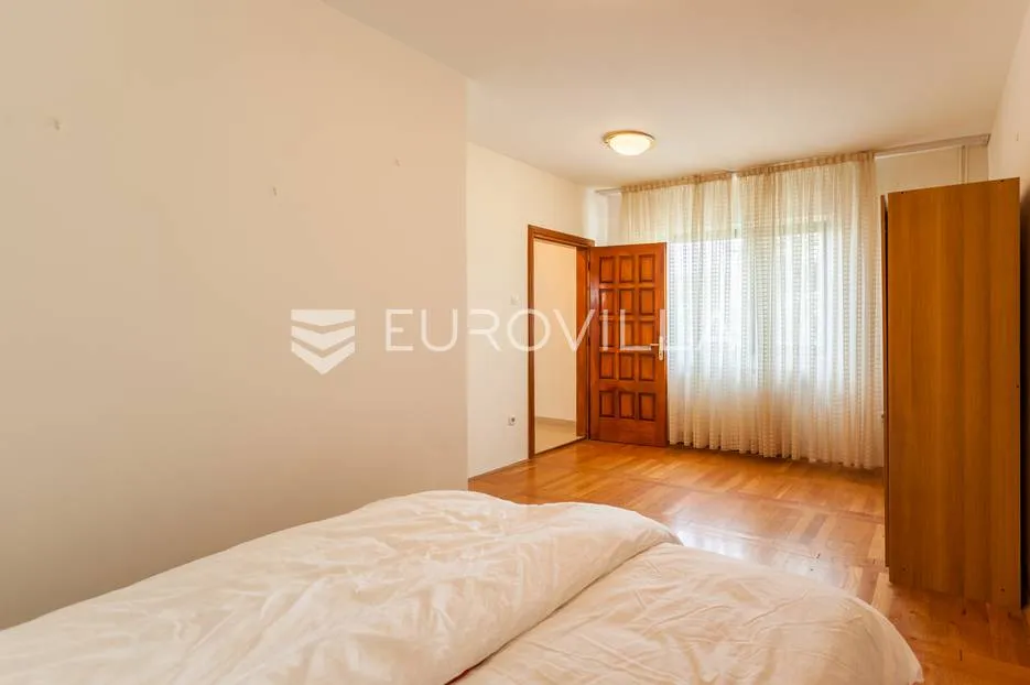 zagreb mikulići samostojeća kuća 300m2 na parceli 520m2 - slika 19