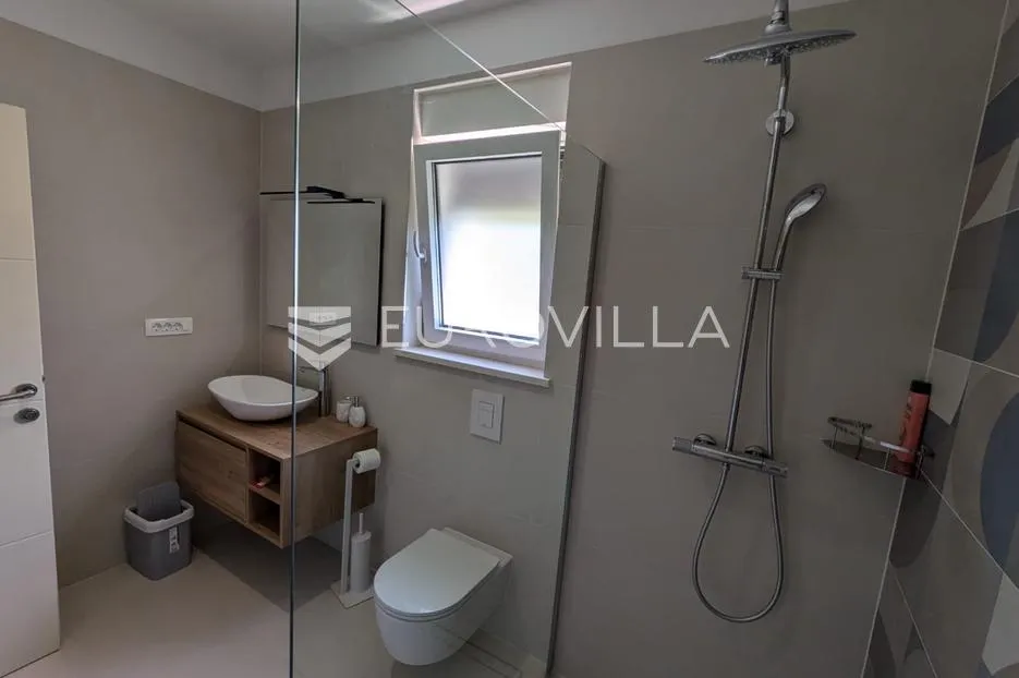 kostrena, rožmanići luksuzan stan s bazenom 154 m² - slika 17