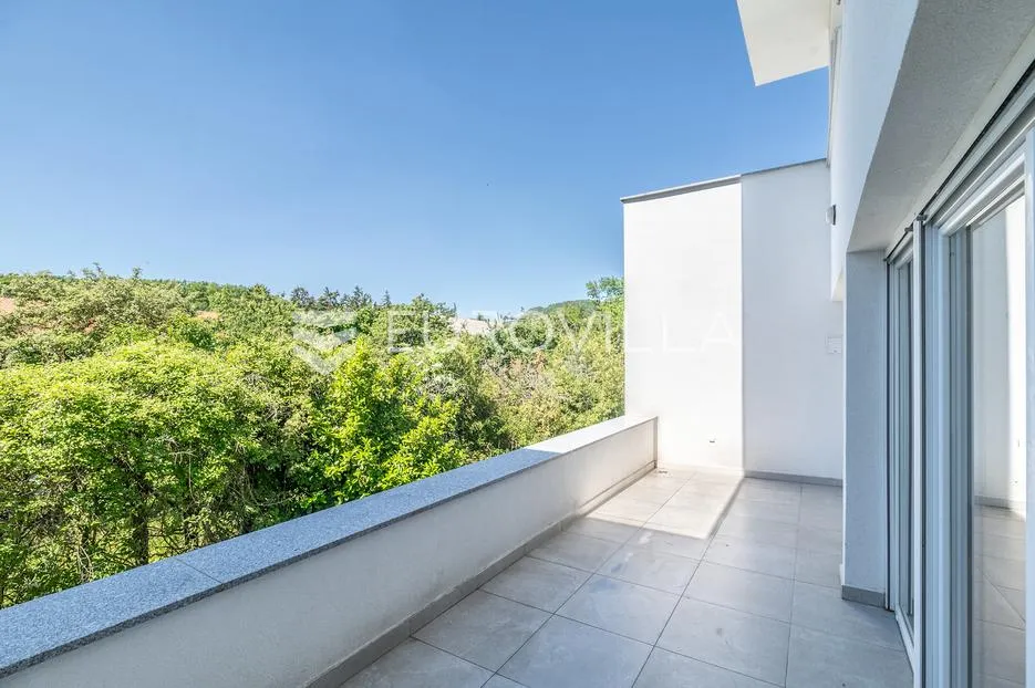 zagreb, gračani, atraktivan i prostran peterosoban stan s vrtom i dvije garaže, 257 m² - slika 12