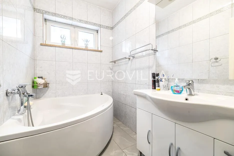 zagreb, črnomerec, prekrasna obiteljska kuća bruto površine 382 m² - slika 12