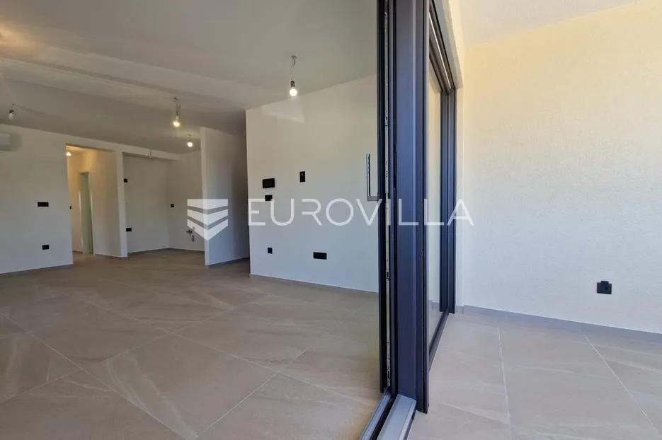 vir, novogradnja, trosobni apartman s vrtom - slika 22