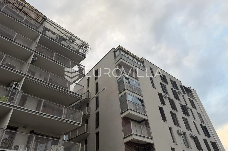 Zagreb, Knežija, odličan trosoban stan s garažnim mjestom 62 m²