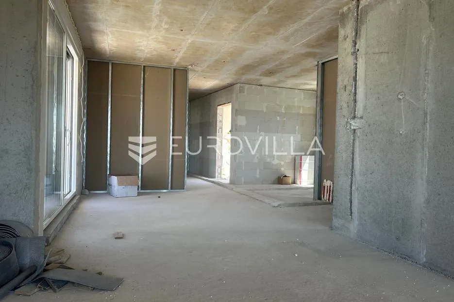 trogir, okrug, trosoban stan na prvom katu neto korisne površine 120 m2 - slika 16