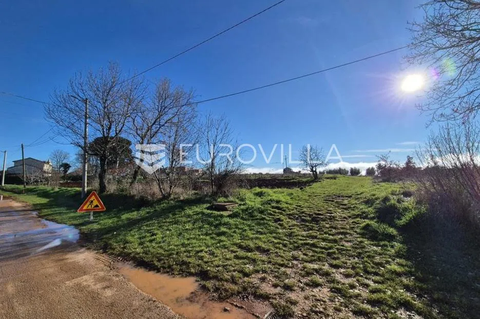 Kaštelir, građevinsko zemljište 1180 m² - Kaštelir, Kaštelir - Labinci