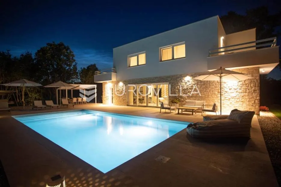 istra, žminj, prekrasna vila od 160 m2, na velikoj okućnici od 1100 m2 - slika 3