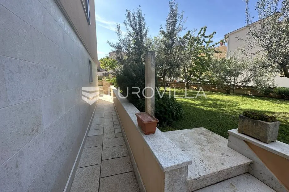štinjan, prekrasna kuća u nizu s vrtom i pogledom more 300 m² - slika 16