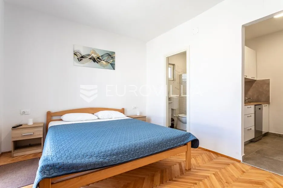 vodice, apartmanska kuća – idealna investicija za turizam! - slika 24