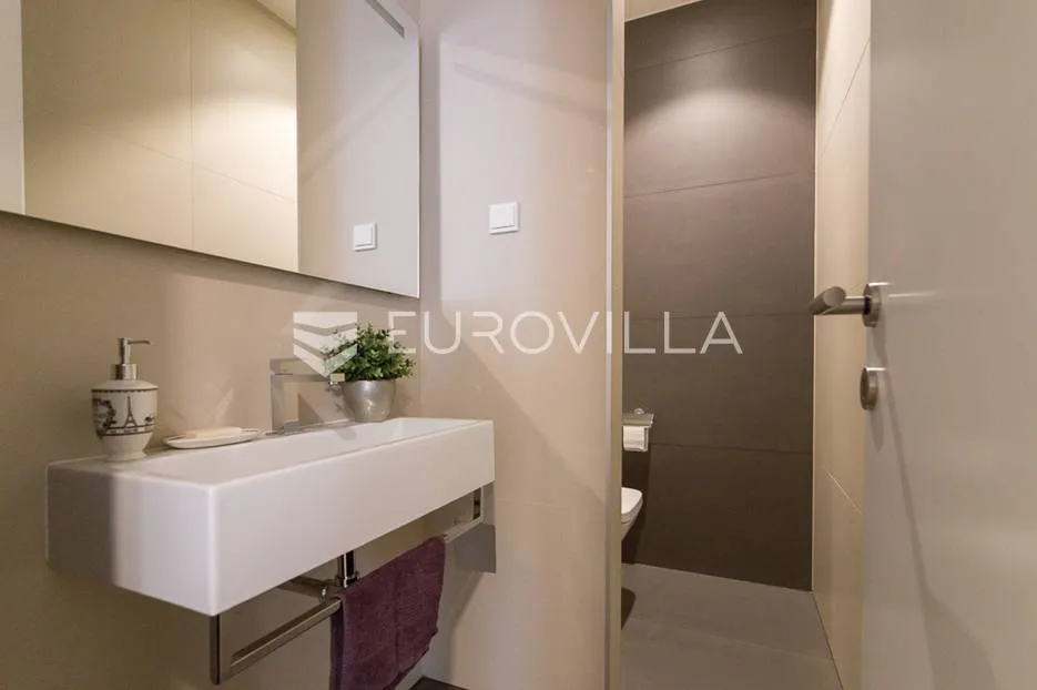 ban centar, luksuzan, komforan ured 137 m² - slika 14