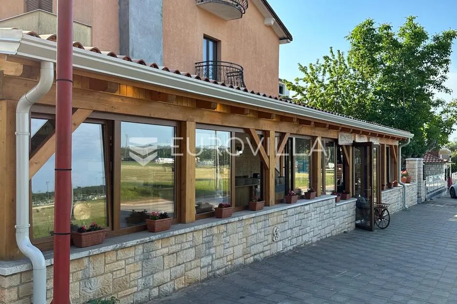 istra, umag, uhodana konoba površine 120 m² s vanjskom terasom površine 130 m² - slika 2