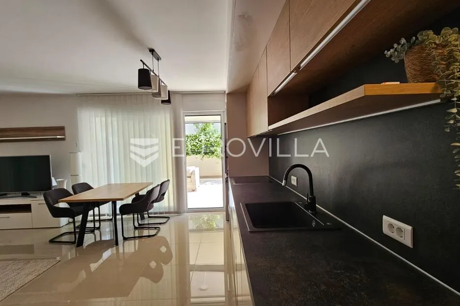 istra, pula, moderan trosobni stan 68 m² s terasom 80 m u blizini mora - slika 2