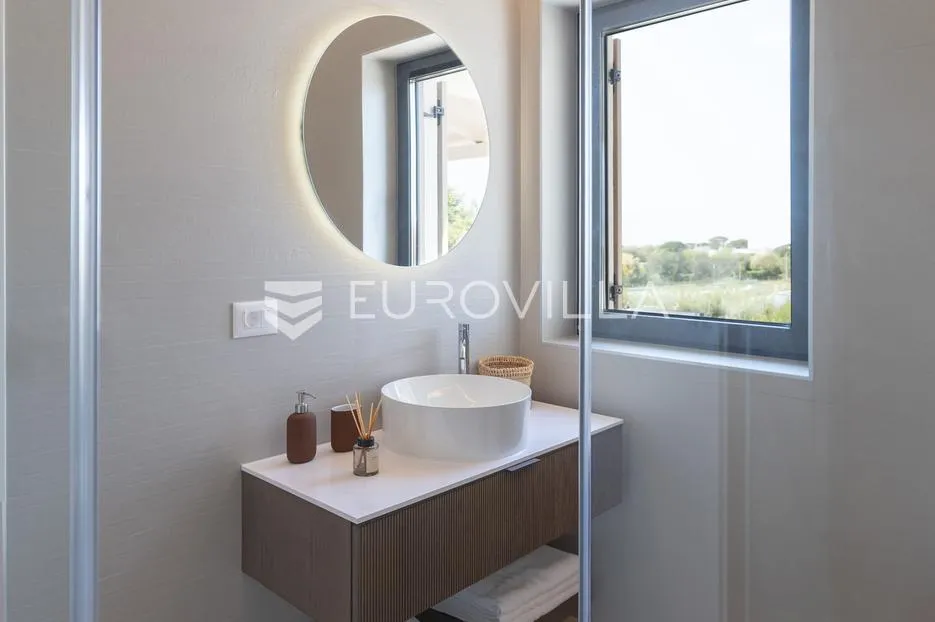 istra, poreč, gedići prekrasna moderna kamena vila 165 m² s bazenom - slika 34