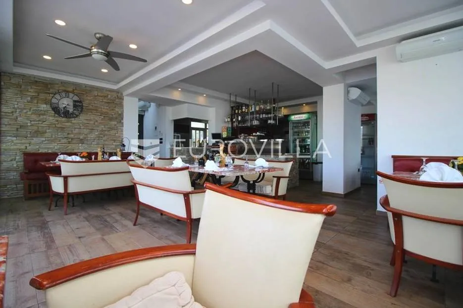 novi vinodolski, ugostiteljski objekt i stan na samom moru 230 m² - slika 6