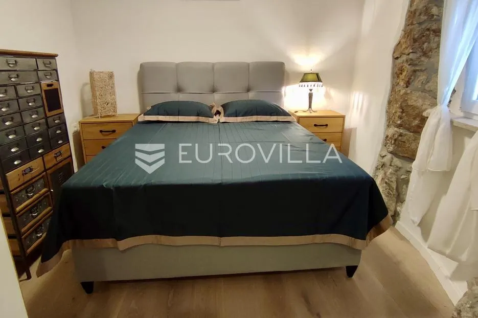 krk, omišalj, adaptirana kamena kuća u nizu s pogledom na more površine 54 m² - slika 14