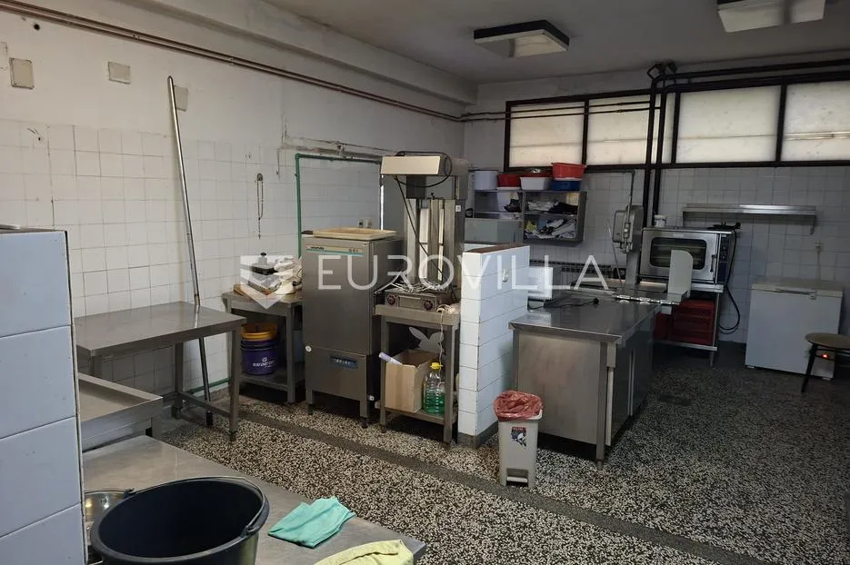okučani, ugostiteljski objekt 576 m² na zemljištu od 2.225 m² - slika 5