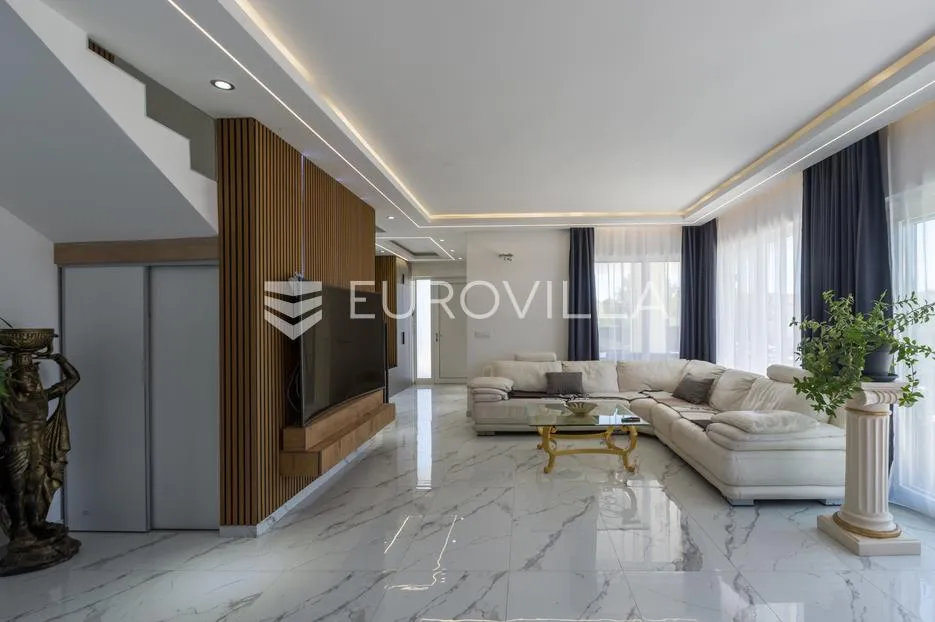 istra, medulin, moderna elegantna vila 200 m² blizu mora i plaža - slika 12