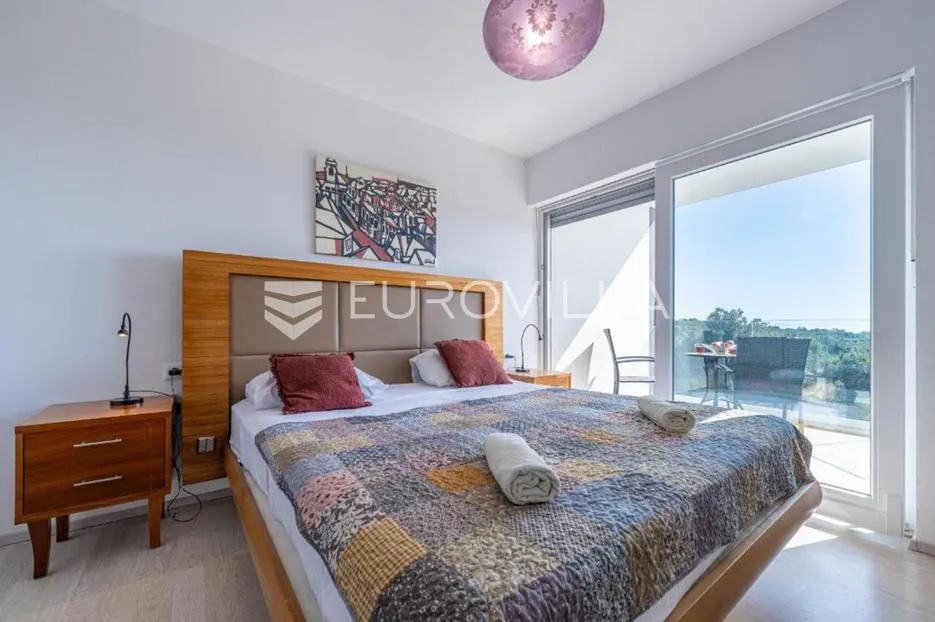 istra, duga uvala, vila s bazenom i pogledom na more - slika 21