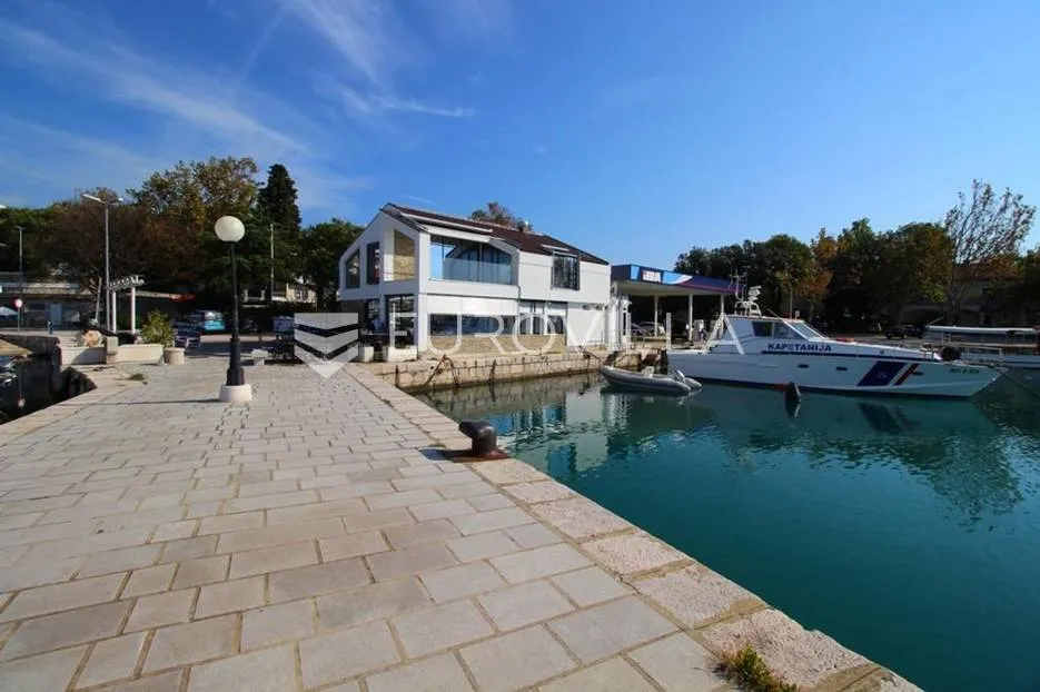 novi vinodolski, ugostiteljski objekt i stan na samom moru 230 m² - slika 7