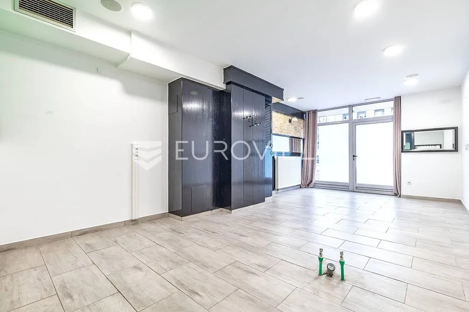 zagreb, špansko, odličan ulični lokal površine 44,43 m² - slika 2