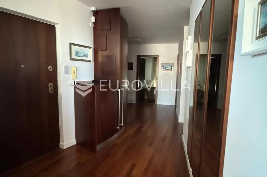 brač, bol, luksuzni penthouse u centru mjesta i građevinsko zemljište s dozvolom - slika 21