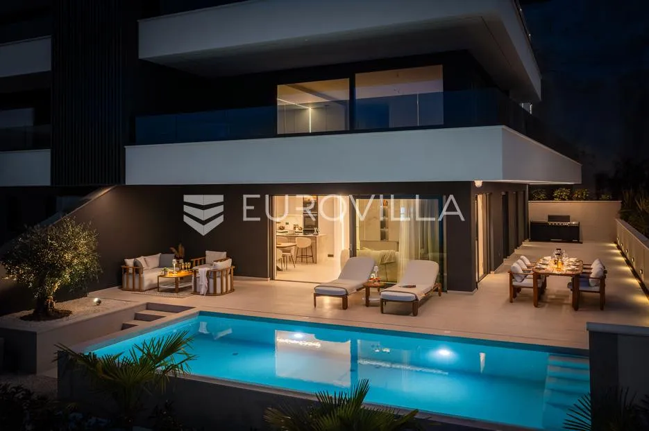 opatija, luksuzan četverosoban stan s privatnim bazenom 220,92 m² - slika 44
