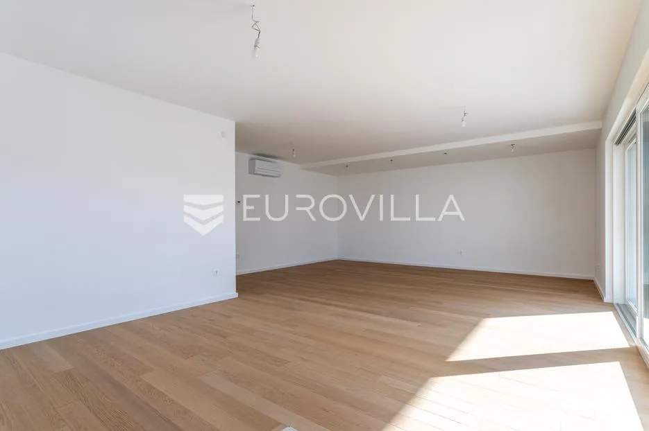 vodice, novogradnja, prostran stan u centru mjesta, 131,62 m² - slika 4