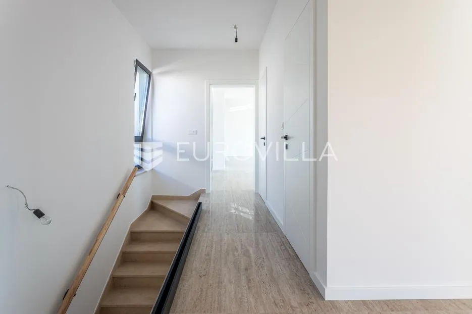 otok murter, betina, prekrasna villa s bazenom - slika 12