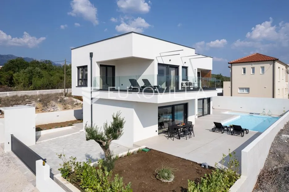 obrovac, maslenica, novogradnja prekrasna, moderno opremljena vila s bazenom i pogledom na more - slika 4