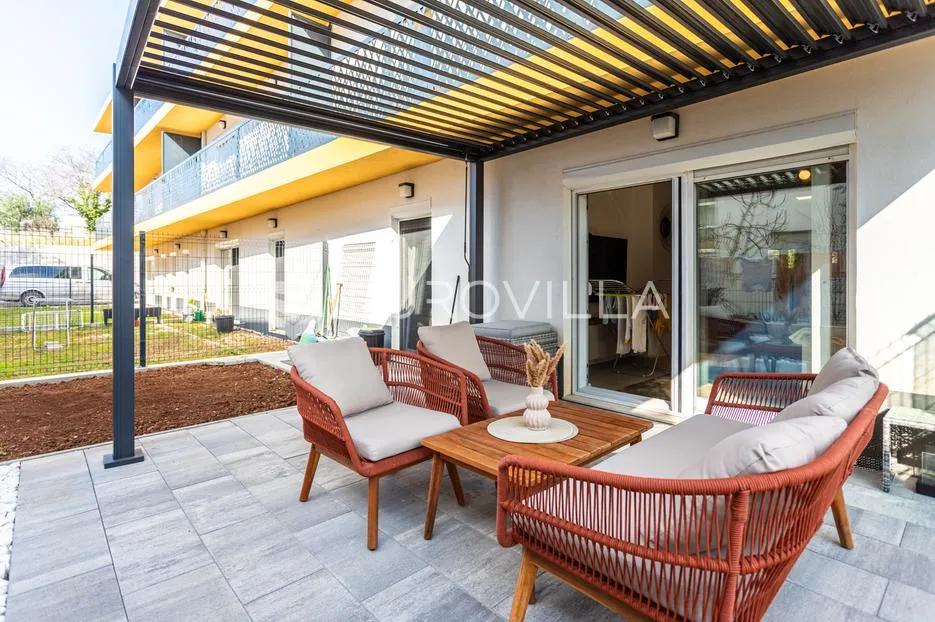 solin, poslovni prostor, uređen kao dvosobni stan, ukupne površine 67 m² - slika 10
