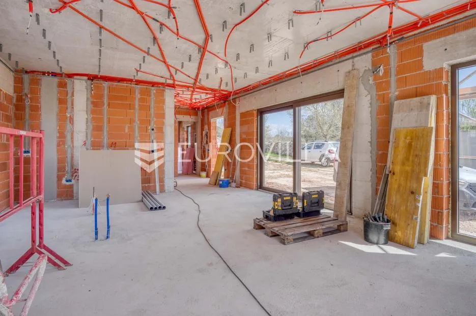 istra, okolica bala, kamena dizajnerska kuća 176 m² s bazenom - slika 13