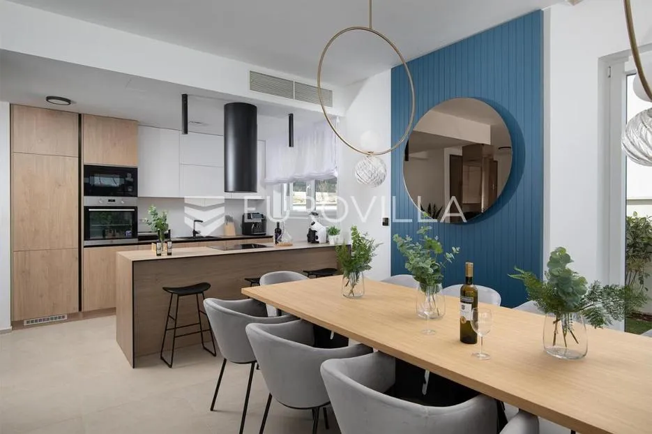 medulin, prekrasna villa od 350 m2, svega 6 m od mora s očaravajućim pogledom - slika 17
