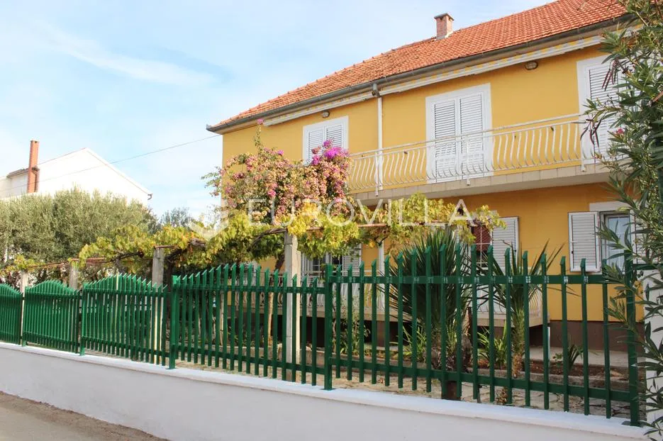 zadar, biograd na moru, lijepa kuća na mirnoj lokaciji - slika 1