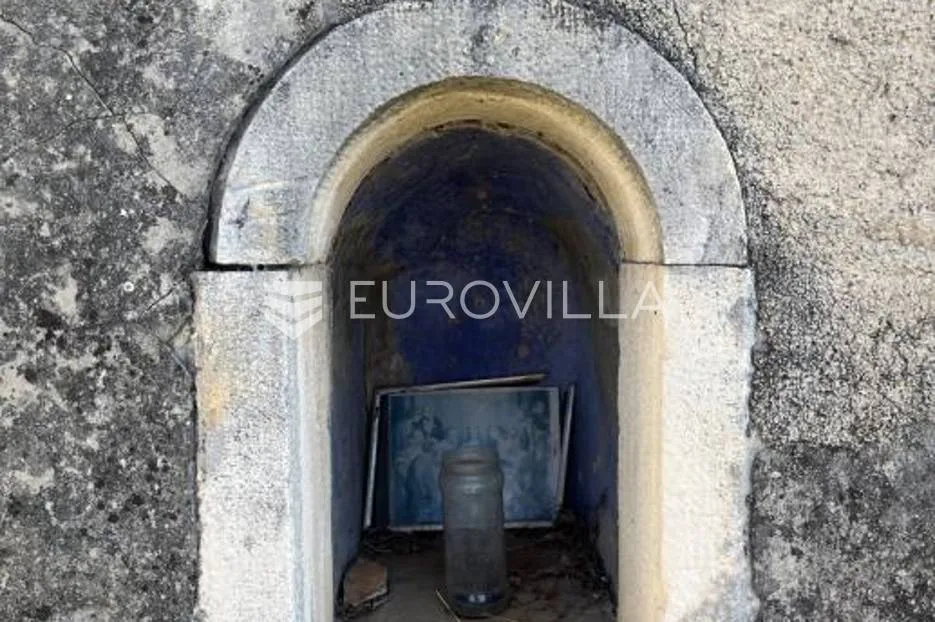 kaštel, plovanija velika stara samostojeća kuća - stancija - slika 11