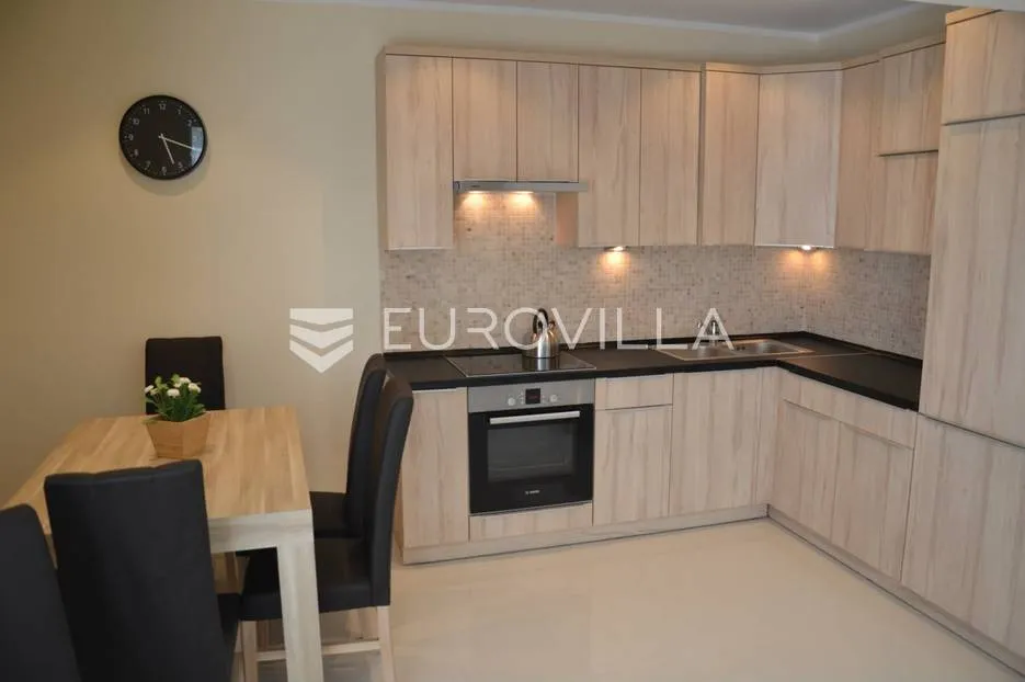 medulin, samostojeća kuća s tri apartmana nkp 240 m2 i pogledom more - slika 5