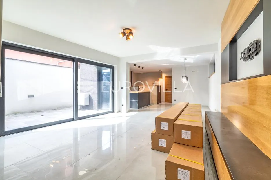 samobor, centar, kuća površine 144 m2 - slika 4
