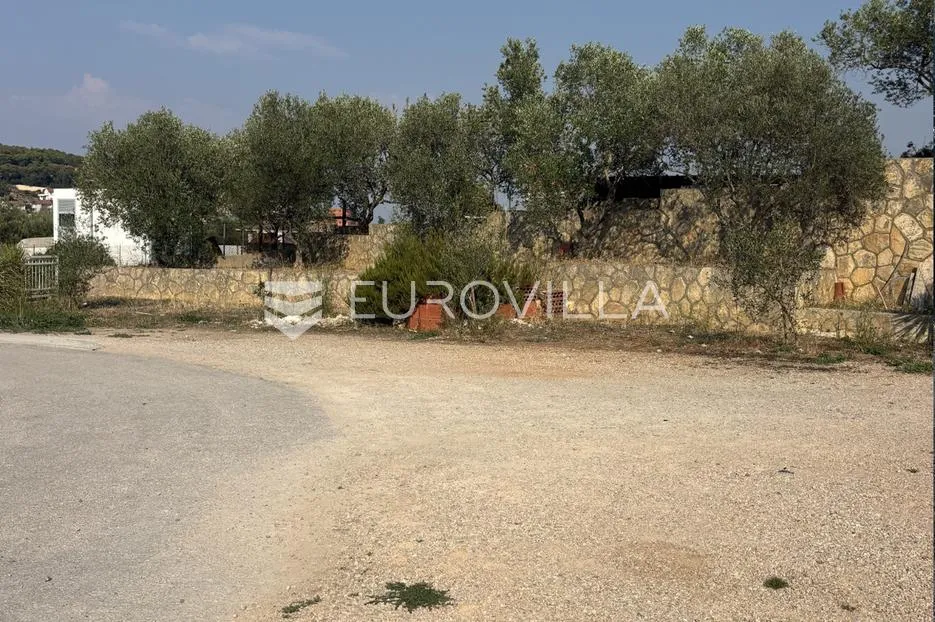 hvar, jelsa, stambeno poslovni kompleks idealan za investiciju - slika 8