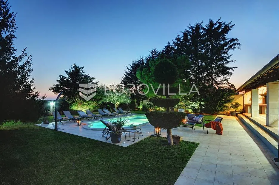 pula, veli vrh - prekrasna luksuzna i moderna kuća 347 m2 s bazenom 27 m2 - slika 16