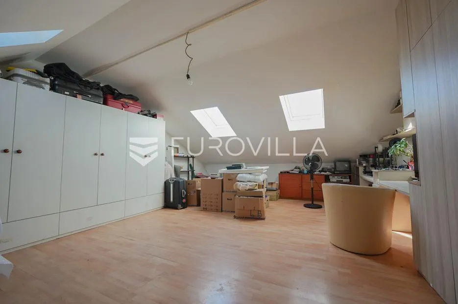 zadar, bokanjac, prostrana kuća površine 376 m² s velikim potencijalom - slika 47