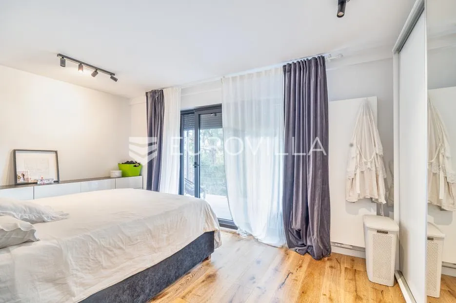 zagreb, kraljevec, prekrasna peterosobna obiteljska kuća s vrtom i 4 parkinga, 250 m² - slika 15