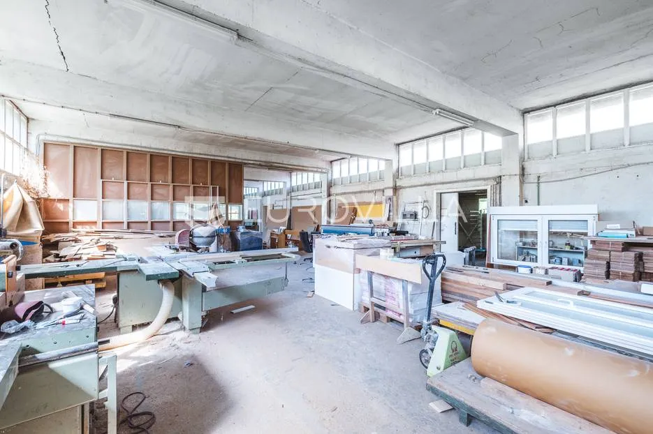 hrvatska kostajnica, industrijsko, proizvodno, uredska hala 914,29 m² na parceli 1417 m² - slika 24