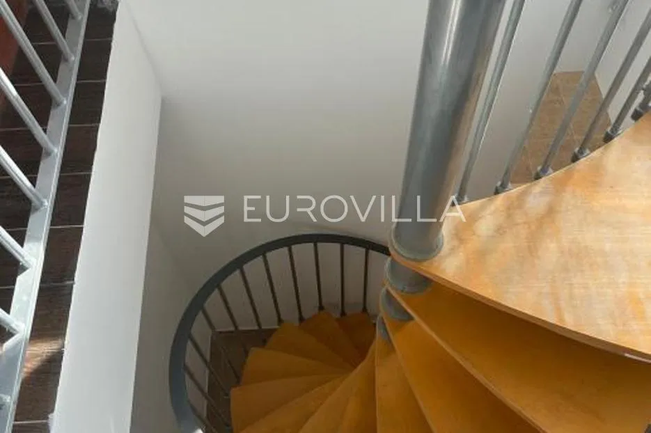 otok rab, palit, dvoetažni apartman s velikom terasom, 400 m od mora - slika 9