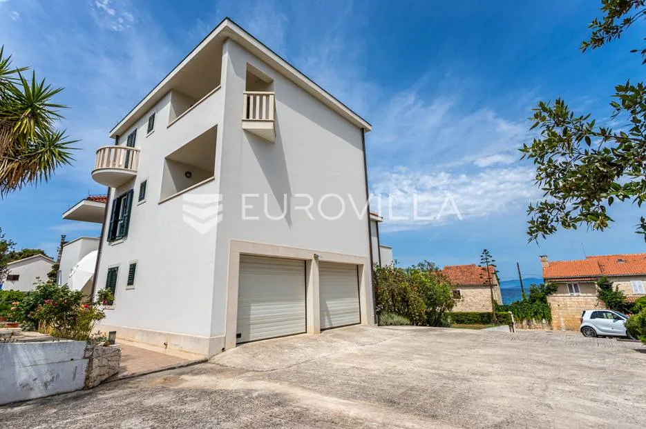 brač, prekrasna vila s velikom okućnicom 20 m od mora - slika 6