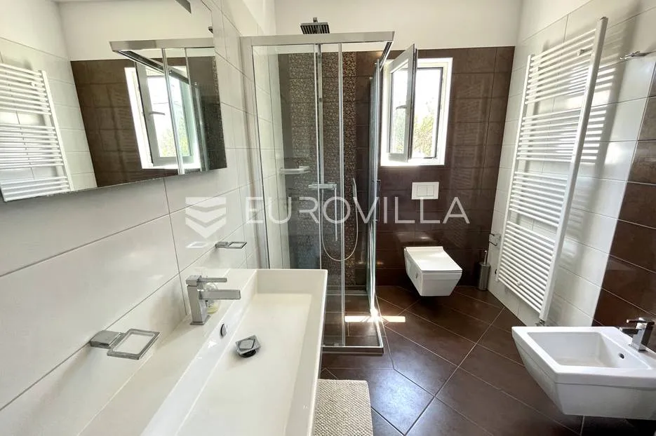 otok rab, barbat, predivna apartmanska vila - slika 7