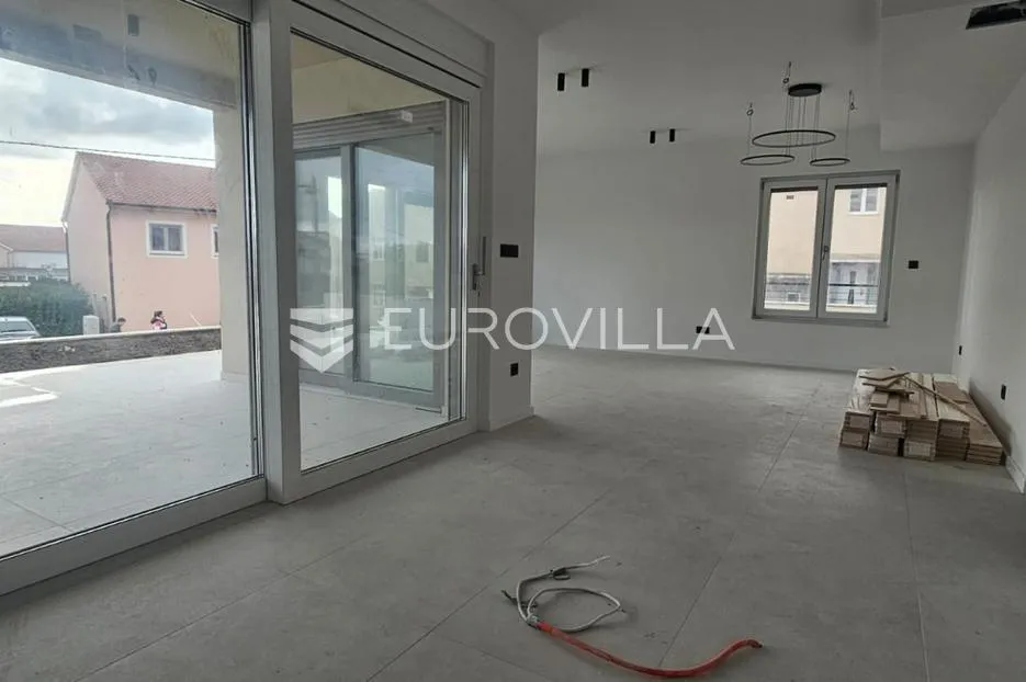kaštel stari luksuzan stan 102,1 m² s velikom terasom - slika 6