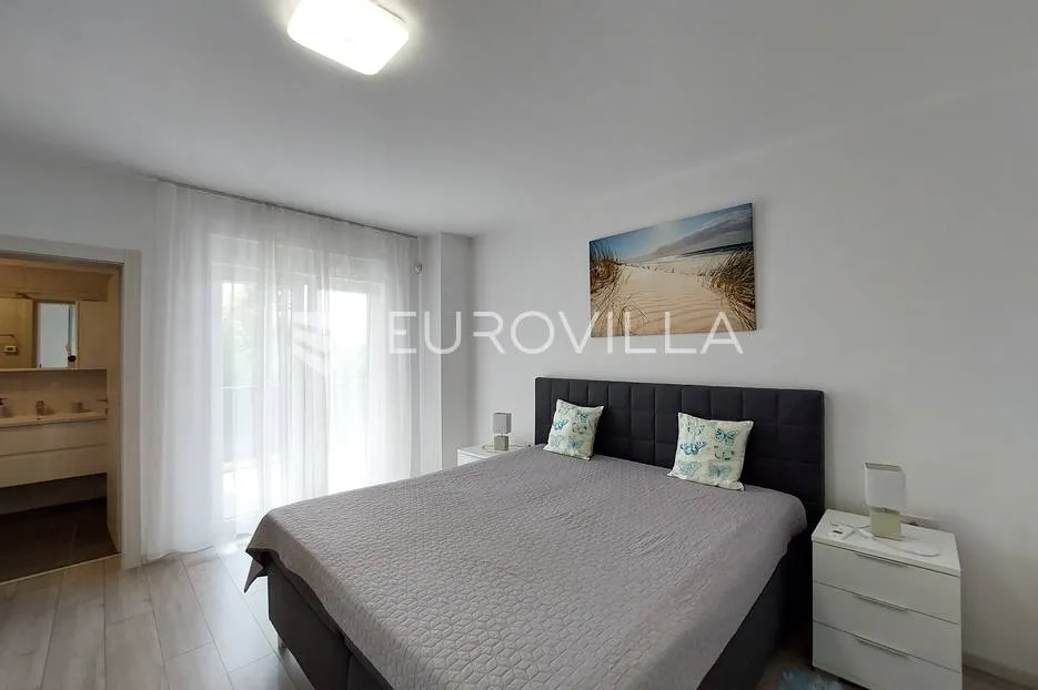 šišan, moderna villa s bazenom na mirnoj lokaciji - slika 41