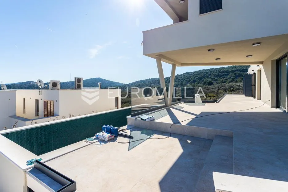 otok murter, betina, prekrasna villa s bazenom - slika 29