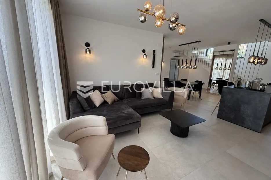 kaštel stari, moderna vila s bazenom i pogledom na more - slika 21