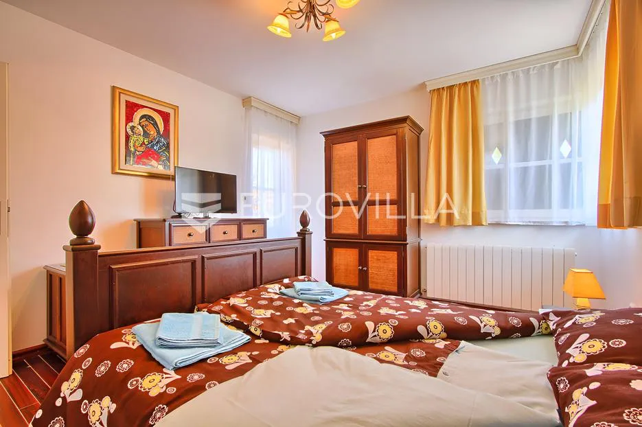 poreč, ekskluzivna vila s 430 m2, atraktivna lokacija - slika 52