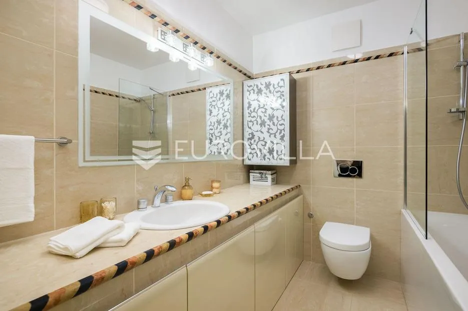split, firule, luksuzan dvosoban stan 82m2, parking, do 1.6.2026. - slika 14