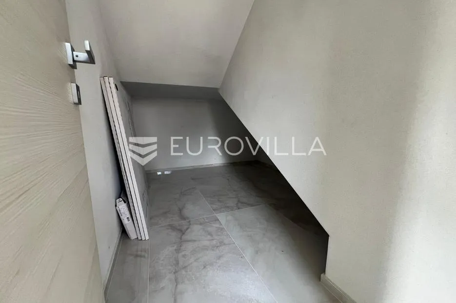 istra, svetvinčenat, kvalitetna moderna kuća 180 m² s bazenom 24 m² i garažom - slika 13